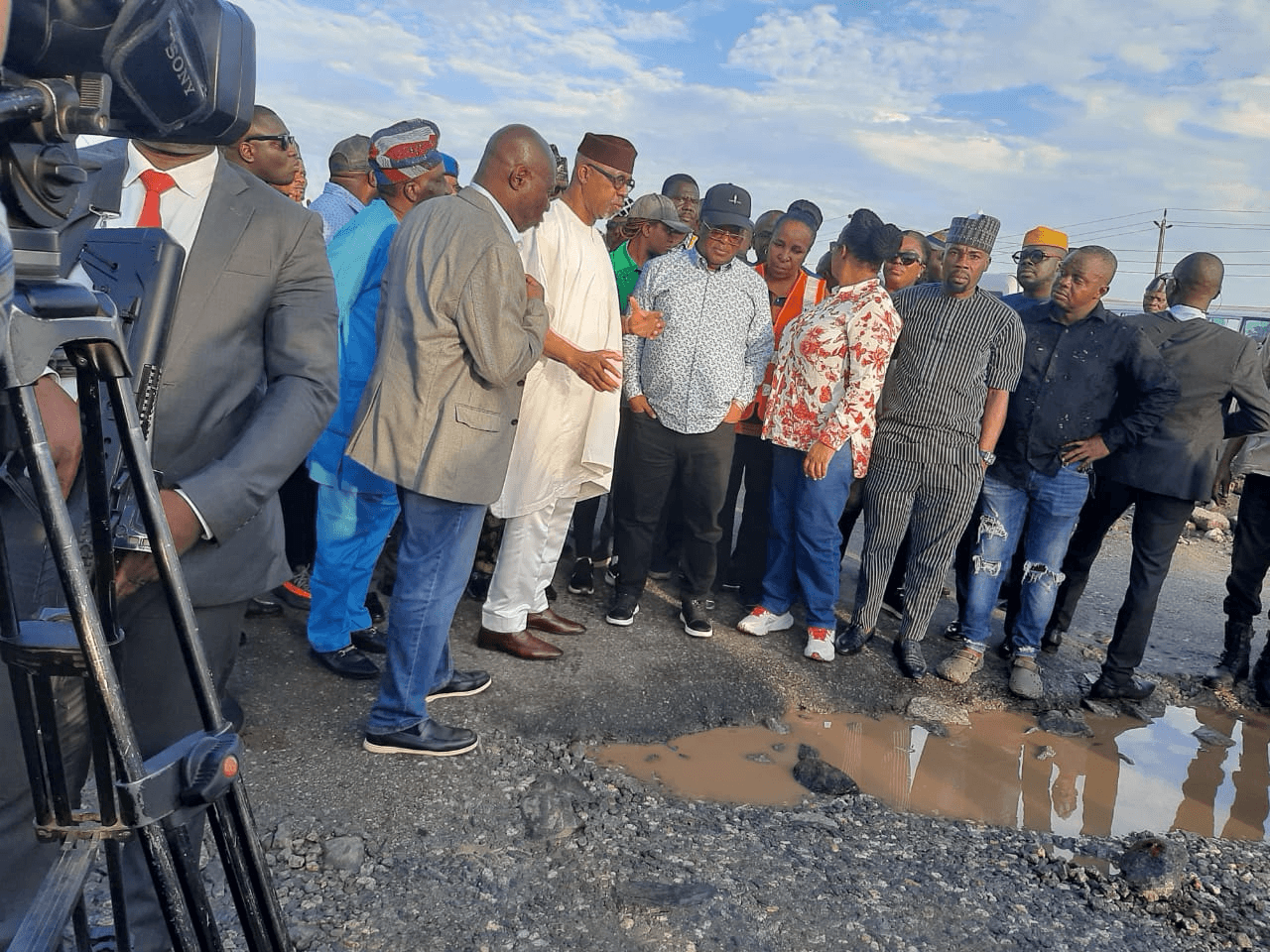 FG plans solar light for Sagamu-Ore-Benin highway